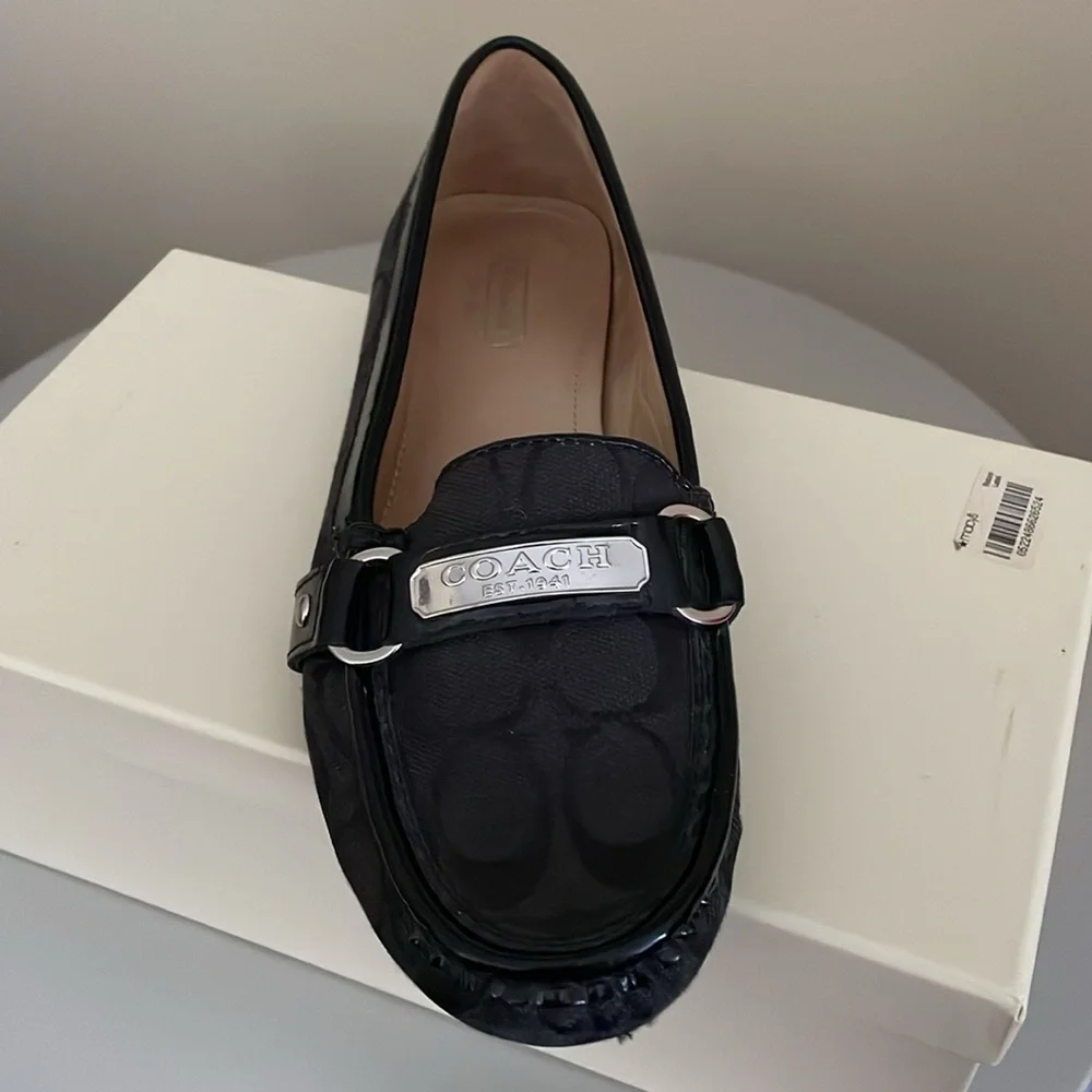 Coach - Picture 2 of 6